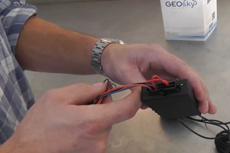 Video: How To Install GeoSky Alert Tracking GPS In Your Trailer