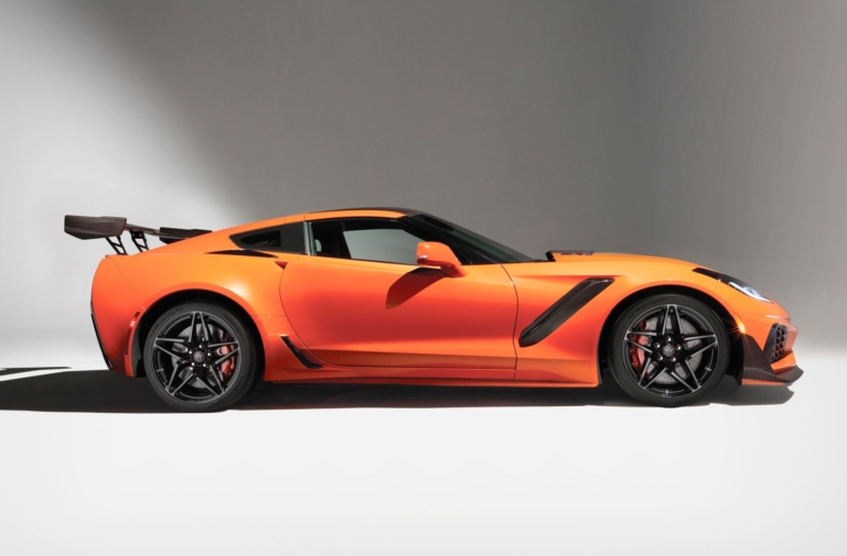 2019 Corvette ZR1 Goes 10.12 at 135 MPH Right From the Factory