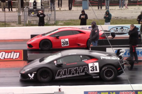 Luxury Racing: A Pair Of Lambos Run Side-By Side 7-Second Passes